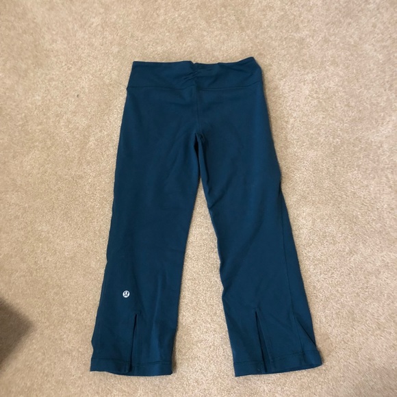 Lululemon turquoise sz 4 cropped leggings - Picture 2 of 4